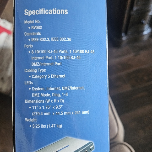Linksys Gray 8-Port VPN Router - Picture 3 of 7